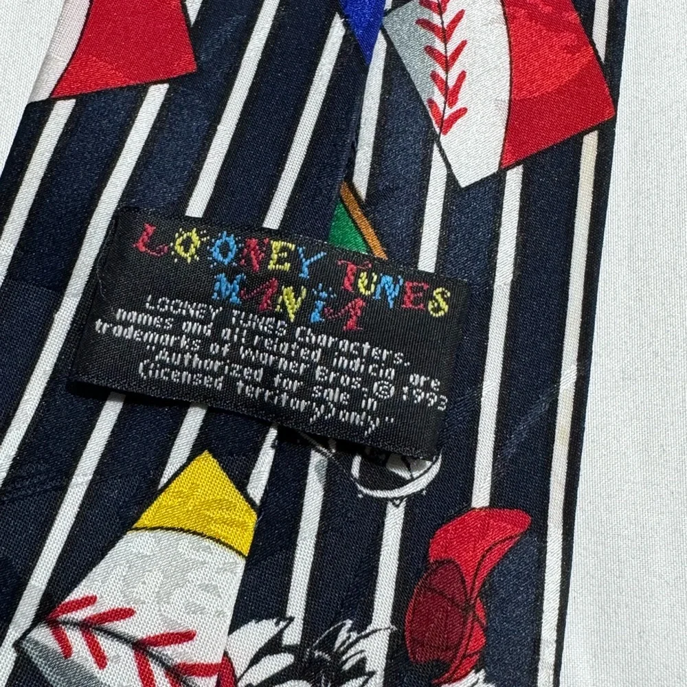 VINTAGE LOONEY TUNES PINSTRIPE BASEBALL  MEN’S TIE 1993 TAZ,‎ BUGS BUNNY, DAFFY,